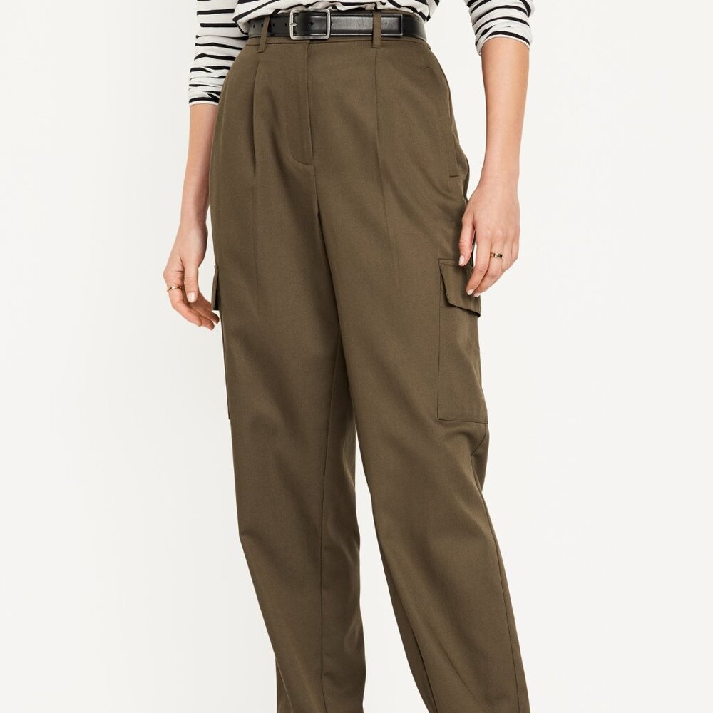 EUC Old Navy Extra High Waisted Taylor Pleated Cargo Pants